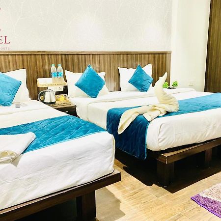 Qotel Hotel Rajouri Garden Above Ritu Marbles, Near Rajouri Garden Metro Station-Couple Friendly New Delhi Exterior photo